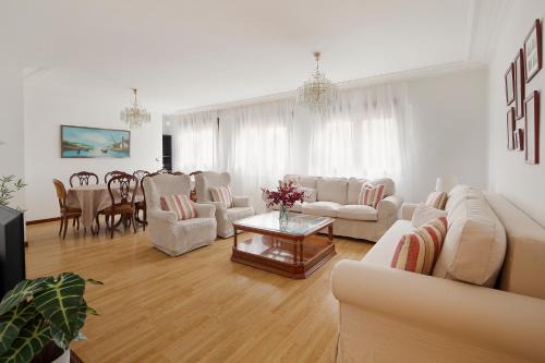 R2R - Amplio apartamento playa San Lorenzo - 174A