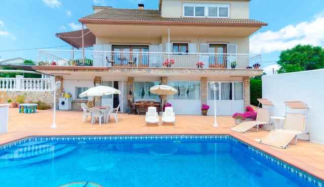 Relaxing villa with private pool near Costa Brava