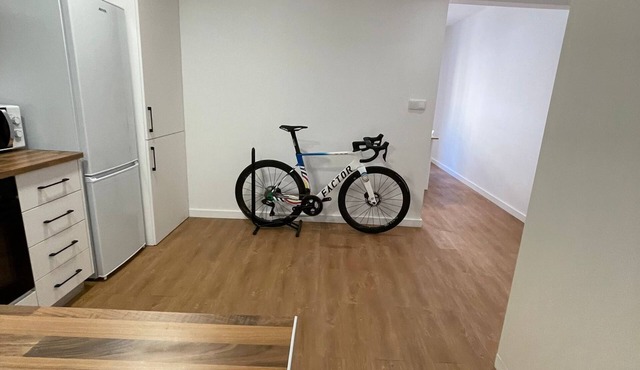 Renovated apartment near Girona for families, couples, friends, and cyclists