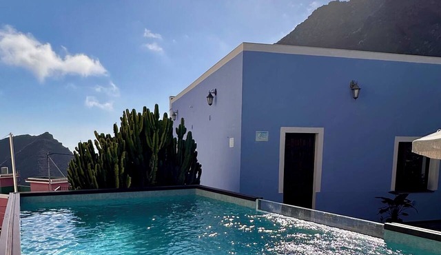 Room with balcony and breakfast-Casa Regina Tenerife with swimming pool