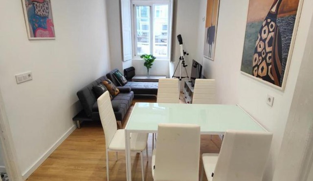 RUA NOVA APARTMENT, BAJO con JARDIN, NETFLIX y PS4, 2 DORMITORIOS