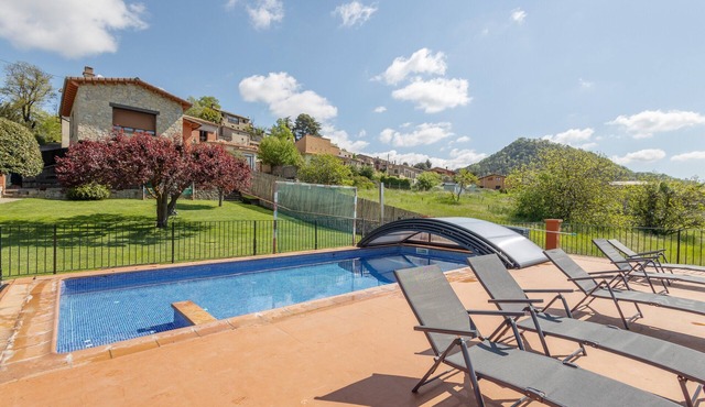 Rural House 'Cisquet' with Mountain Views, Shared Pool and Wi-Fi