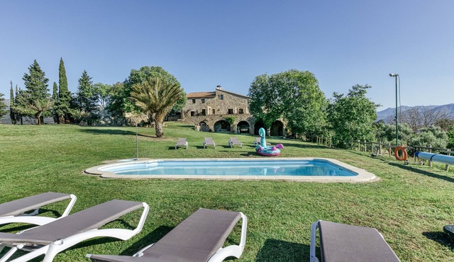 Rural House 'Can Palau agullana' with Sea Views, Private Pool and Wi-Fi