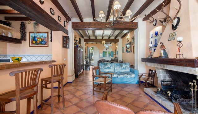 Rural House in Aldea del Rocío for 22 Guests with Stables and Patio
