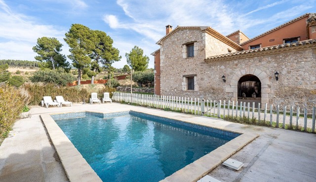 Rural house 'Mas Colom-Can Cruset' with mountain views, private pool, and Wi-Fi