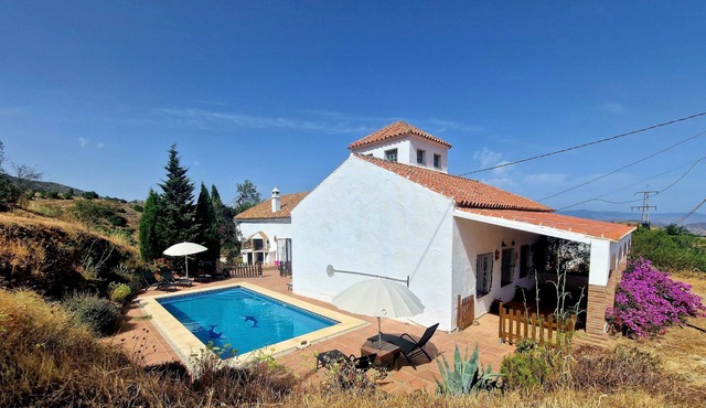 Rural Mountain Oasis with Private Pool in Almogia, Close to Malaga