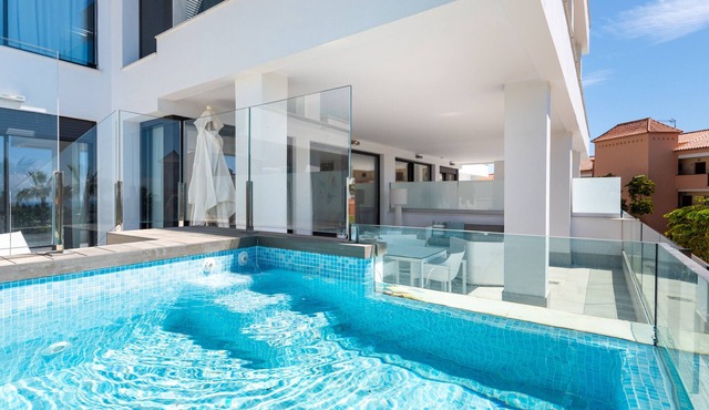 Santa Barbara Heights IV CLC - Luxury, private plunge pool