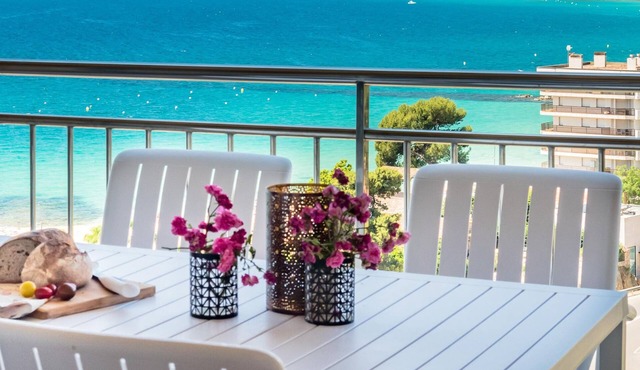 Sea View Apartment 2 Bedrooms, Parking, WiFi
