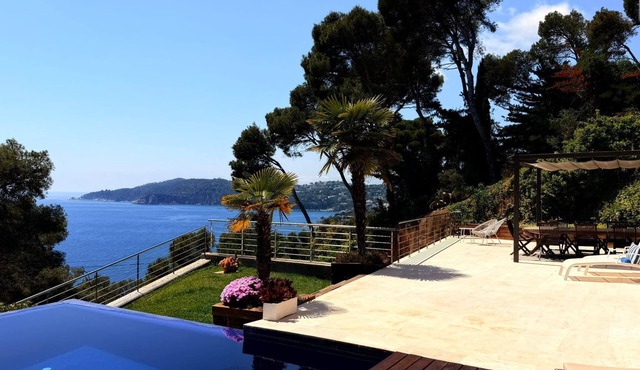 Sea Views. 5 Min Walk to Beach. Pool