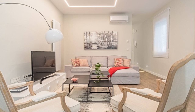 Spacious 3-Bed Apartment in Chueca, Madrid
