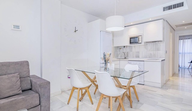 Spacious and modern Apartment with free parking in the heart of Granada 3