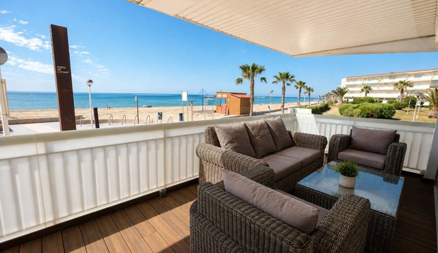 Spacious Beachfront Duplex for 12