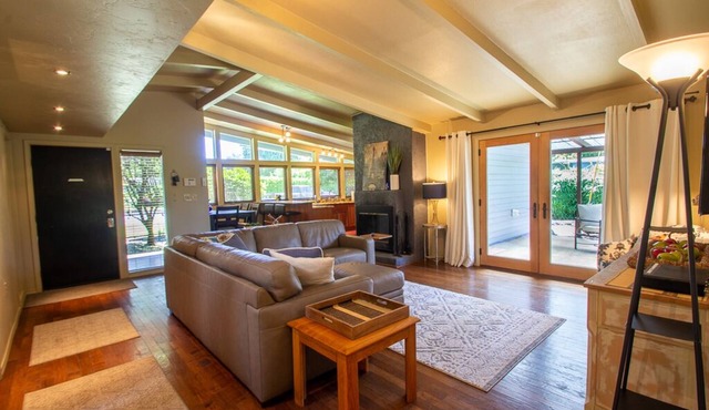 Sparkling Clean Mid Century Modern Home in Ferry Street Bridge Area in Eugene