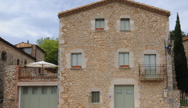 Stunning newly restored 18th century Catalan farmhouse with great views