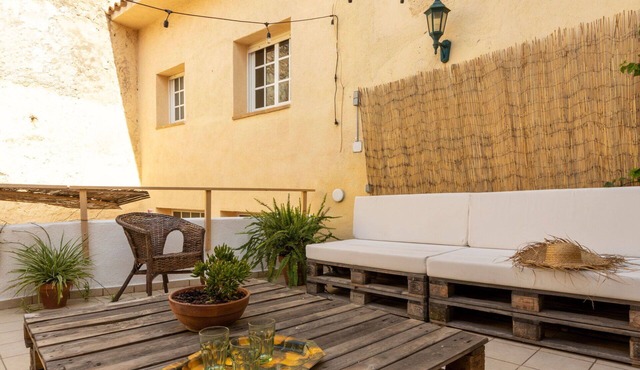 Stunning private villa for 11 guests with WIFI, TV, terrace and pets allowed