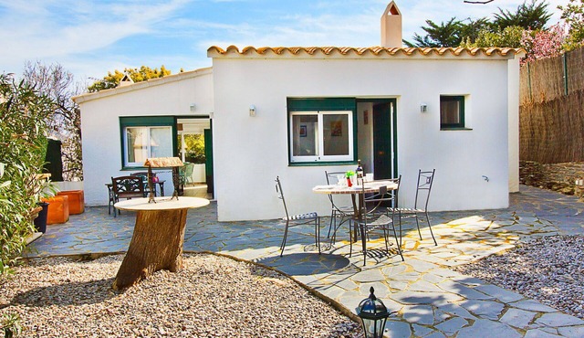 Stunning private villa for 6 people with WIFI, A/C, TV, patio and pets allowed