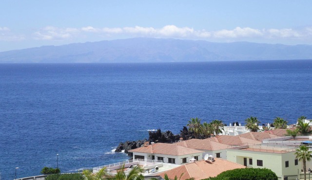 Tenerife, La Arena Beach 300 m away, free Wi-Fi, community pool