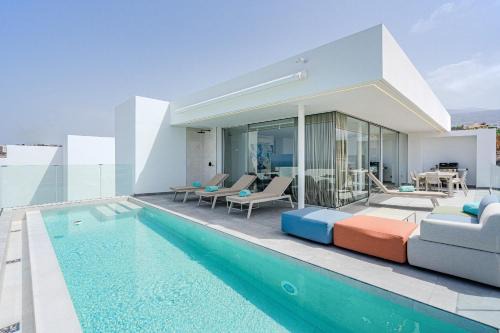 Villa Bellavista - infinity heated pool, panoramic views and BBQ