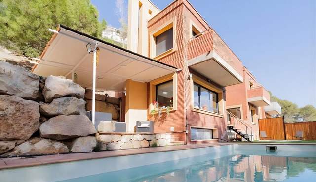 Villa 'Camarassa' with Sea Views, Wi-Fi, and Air Conditioning