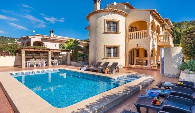 Villa Comodo - PlusHolidays by Interhome