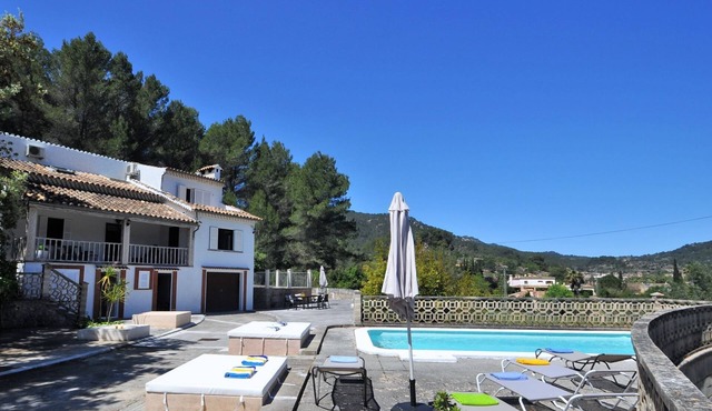 Villa con piscina privada, wifi, aire acondicionado y vistas a montaña ideal pa by Interhome