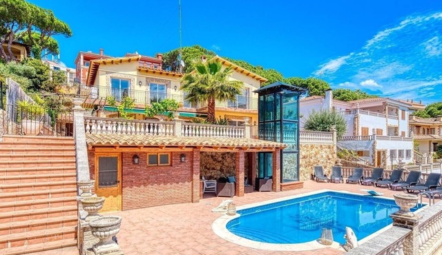 Villa "Costacabana - Dolce Vita" with Private Pool, Private Terraces & Wi-Fi