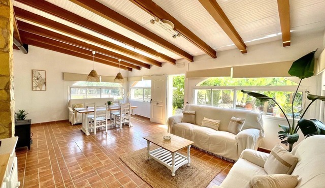 Villa 'Delta' with Lake View, Private Pool and Wi-Fi