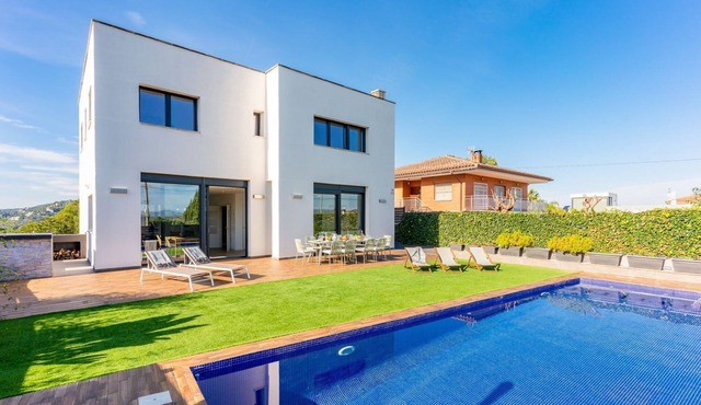 Villa Divina - Five Bedroom Villa, Sleeps 9