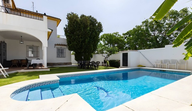 Villa 'Guadiaro' with Mountain View, Wi-Fi and Air Conditioning