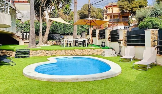 Villa La Mora Pool Oasis near wild beaches
