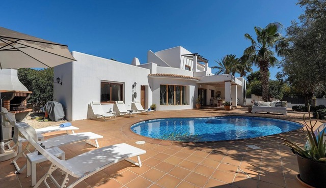 🌴 Villa Mika Ibiza – Private villa with pool, terraces, and prime location