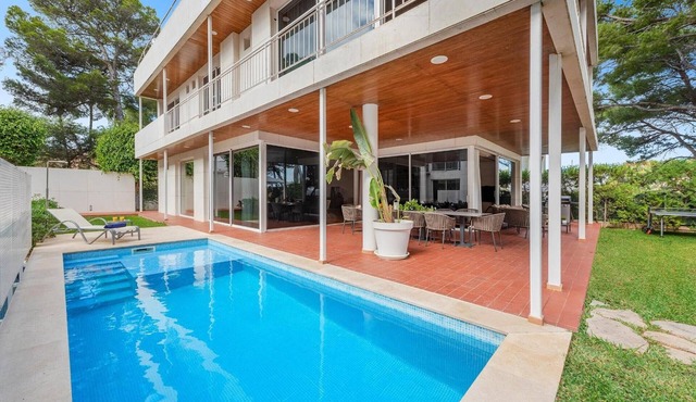 Villa Ocean - Beachfront Villa, Pool & Sea Views