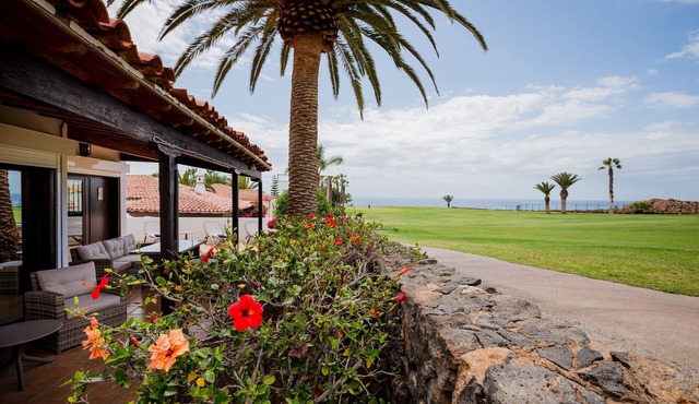Villa "Palm" Sea View, Heated Pool & Wi-Fi