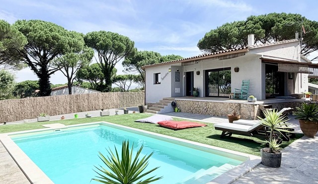 Villa Pins by Costabravaway
