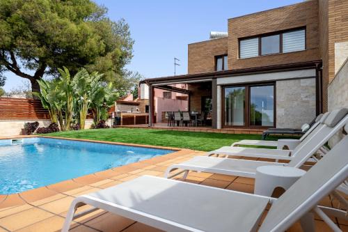 Villa Preciosa con picina cerca de la playa