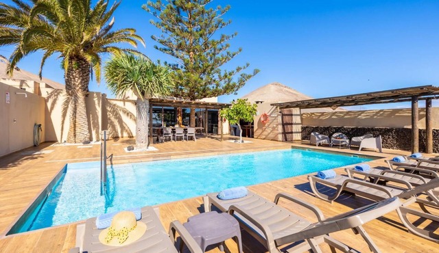 Villa Santana - Four Bedroom Villa, Sleeps 8