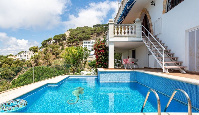 Villa 'Tresa' with Panoramic Sea Views and Private Pool
