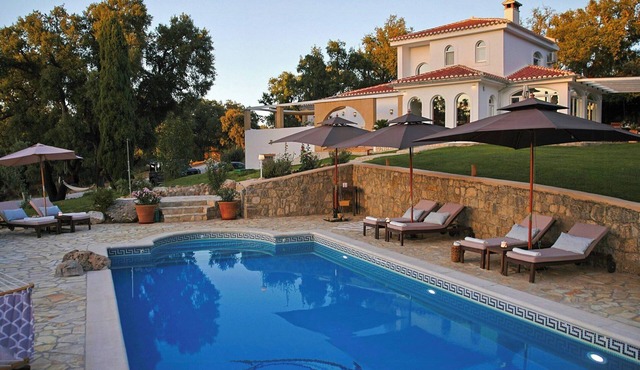 Villa with pool and jacuzzi near Granada