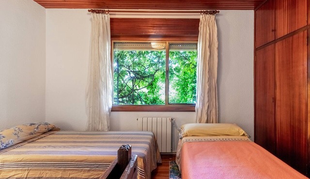 Villa with Large Garden and Pool