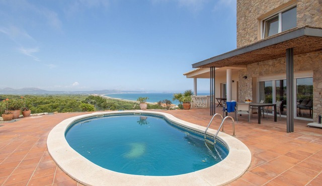 Villa with Pool and Spectacular Sea Views