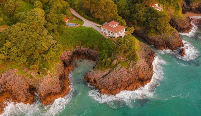 Wishome—Stunning oceanfront villa with a heated pool