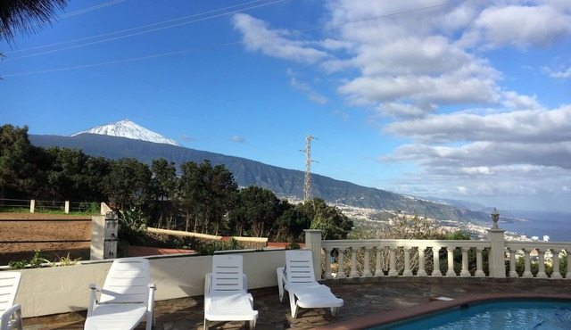 Wohnung mit Gemeinschaftspool und Panoramablick by Interhome