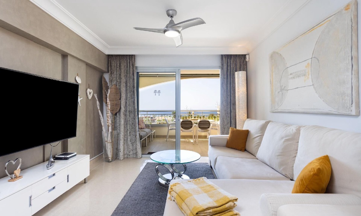 Palm-Mar Apartment | Luxury San Remo flat with terrace and sea view
