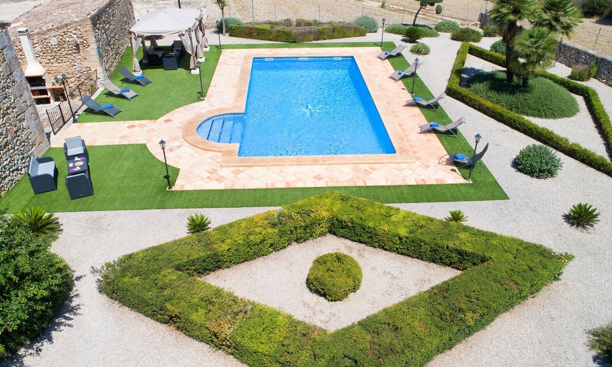 Sant Joan House | Holiday Home 'Finca Son Roig' with Mountain Views, Wi-Fi and Air Conditioning