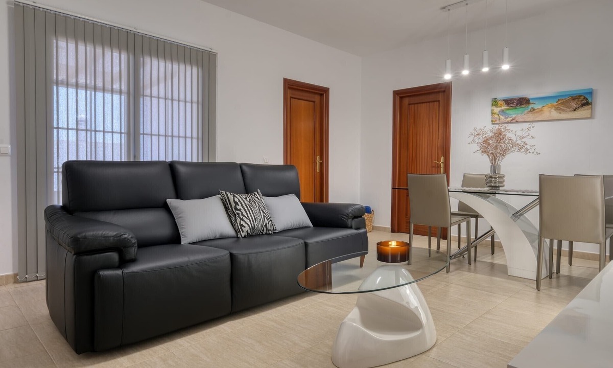Costa Teguise Apartment | Vacation Apartment 'Casa Yare, Shared Pool, Air-con' with Sea View, Wi-Fi and Air Conditioning