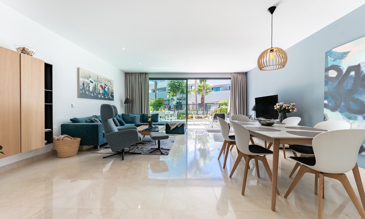 La Cala de Mijas Apartment | Apartment 'La Valvega De La Cala Lift Indoor' with Shared Pool, Wi-Fi and Air Conditioning