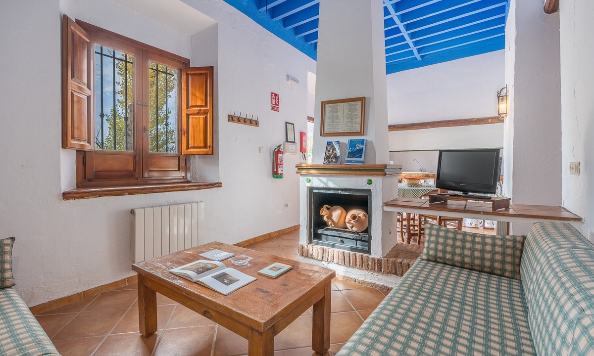 La Zubia Apartment | Apartment 'Apartamento La Cuadra' with Mountain Views, Shared Pool, and Wi-Fi