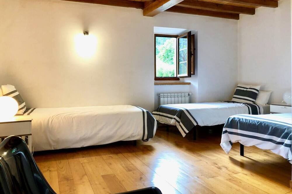 Photo of Bedroom in Feas