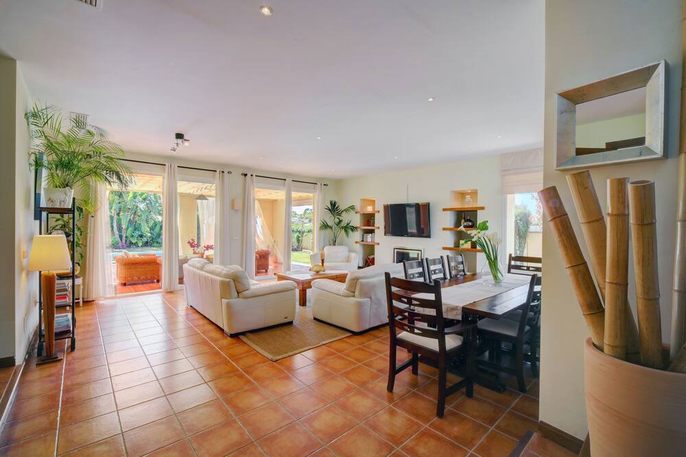 Photo of Livingroom in Atalaya-Isdabe