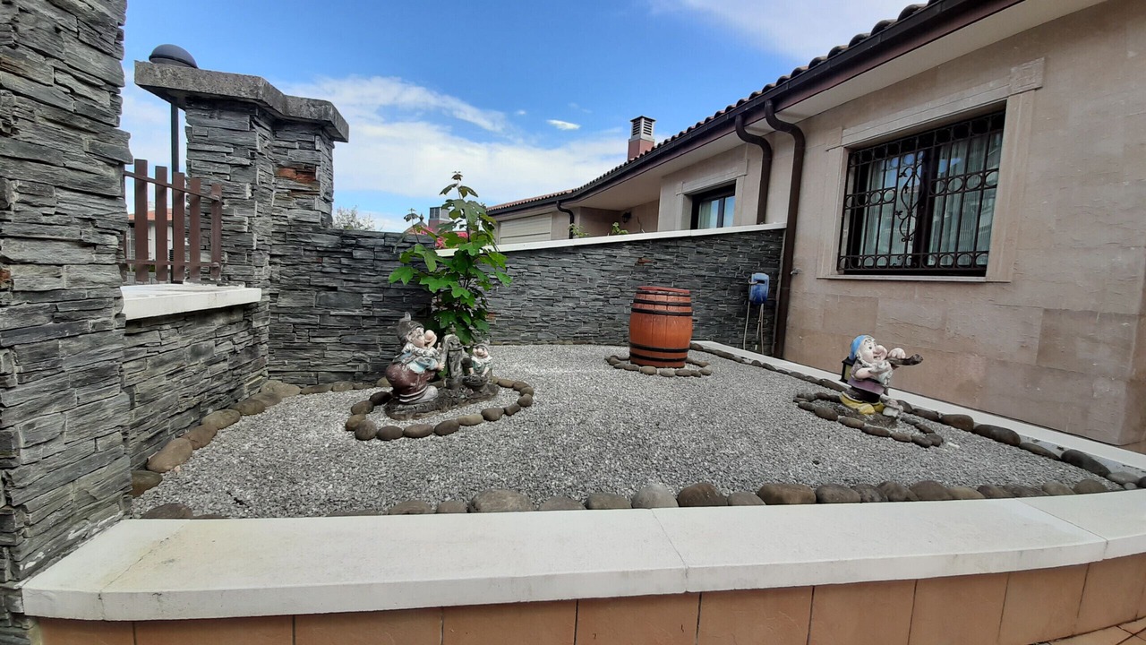 Photo of Outdoor in Aia